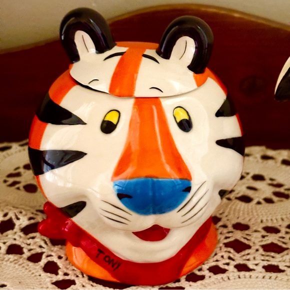 Tony the Tiger and Toucan Sam Kellogg's Cereal Suger, Milk Servers Y2K Porcelain - Picture 3 of 9